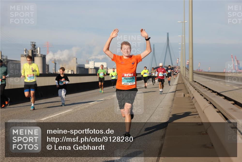 03.10.2025 - Köhlbrandbrückenlauf Lena Gebhardt http://msf.ph/oto/9128280 03.10.2025 09:48:11 Position 2 3496 meine-sportfotos.de