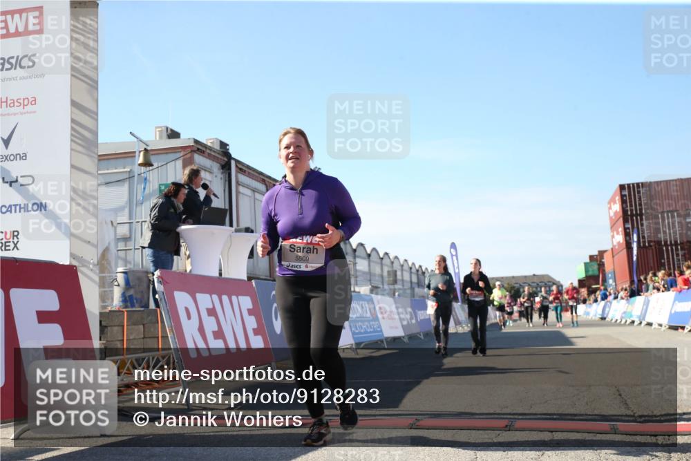 03.10.2025 - Köhlbrandbrückenlauf Jannik Wohlers http://msf.ph/oto/9128283 03.10.2025 13:38:26 Ziel 4435, 4697, 5139, 5335, 5439, 5509, 6581, 6582, 6583 meine-sportfotos.de