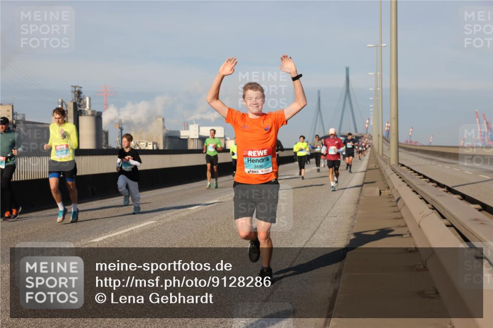 03.10.2025 - Köhlbrandbrückenlauf Lena Gebhardt http://msf.ph/oto/9128286 03.10.2025 09:48:11 Position 2 3496 meine-sportfotos.de