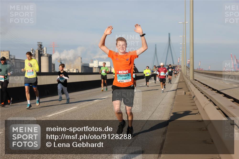 03.10.2025 - Köhlbrandbrückenlauf Lena Gebhardt http://msf.ph/oto/9128288 03.10.2025 09:48:11 Position 2 3496 meine-sportfotos.de