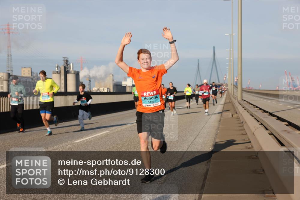 03.10.2025 - Köhlbrandbrückenlauf Lena Gebhardt http://msf.ph/oto/9128300 03.10.2025 09:48:11 Position 2 3496 meine-sportfotos.de