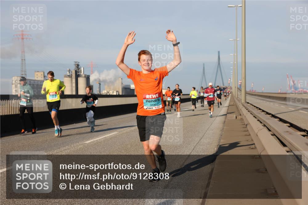 03.10.2025 - Köhlbrandbrückenlauf Lena Gebhardt http://msf.ph/oto/9128308 03.10.2025 09:48:11 Position 2 3496 meine-sportfotos.de