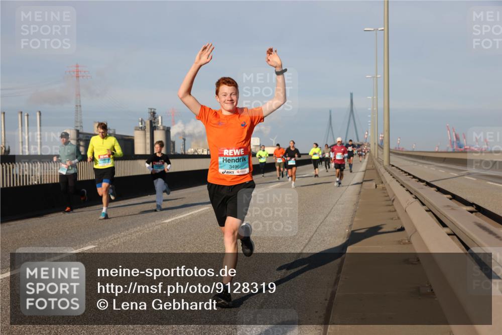 03.10.2025 - Köhlbrandbrückenlauf Lena Gebhardt http://msf.ph/oto/9128319 03.10.2025 09:48:11 Position 2 3496 meine-sportfotos.de