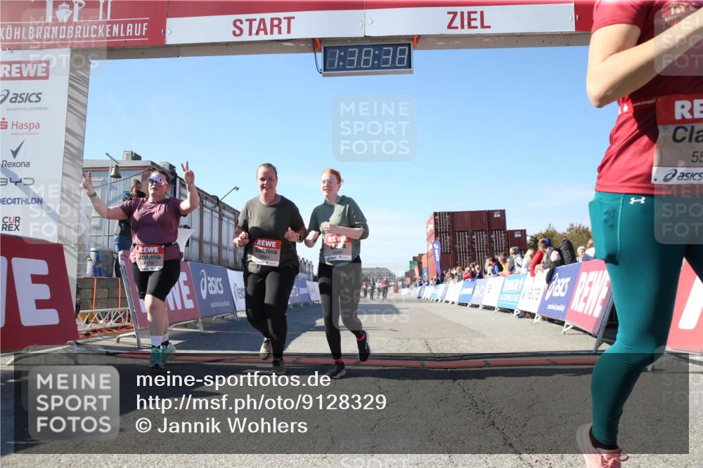 03.10.2025 - Köhlbrandbrückenlauf Jannik Wohlers http://msf.ph/oto/9128329 03.10.2025 13:38:38 Ziel 4697, 4884, 5564, 5590, 5591, 6179, 6201 meine-sportfotos.de