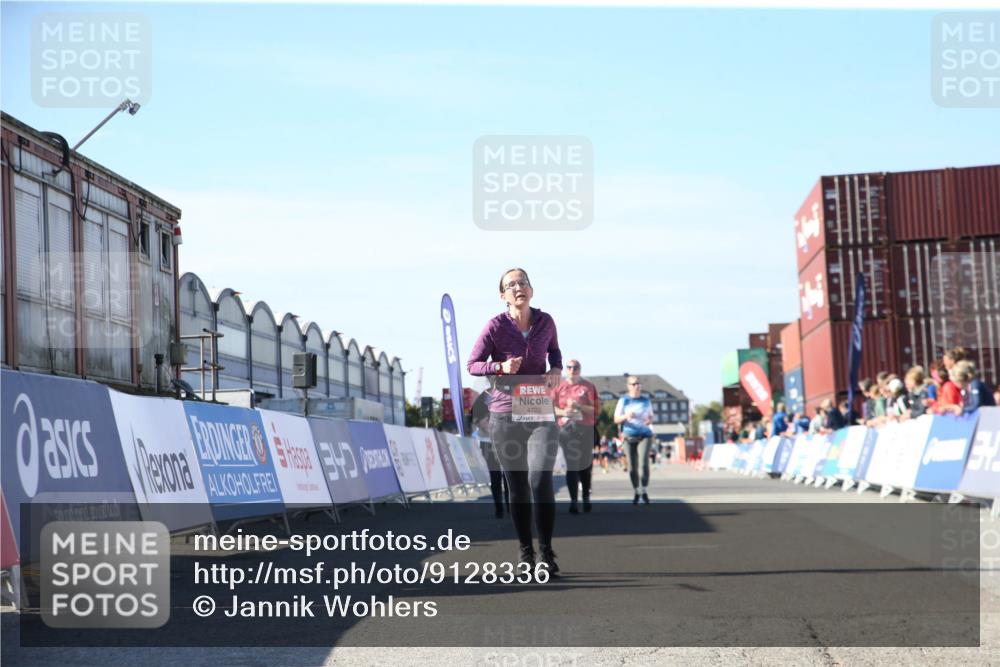 03.10.2025 - Köhlbrandbrückenlauf Jannik Wohlers http://msf.ph/oto/9128336 03.10.2025 13:38:46 Ziel 4723, 4884, 5529, 5533, 5564, 5590, 5591, 6179 meine-sportfotos.de