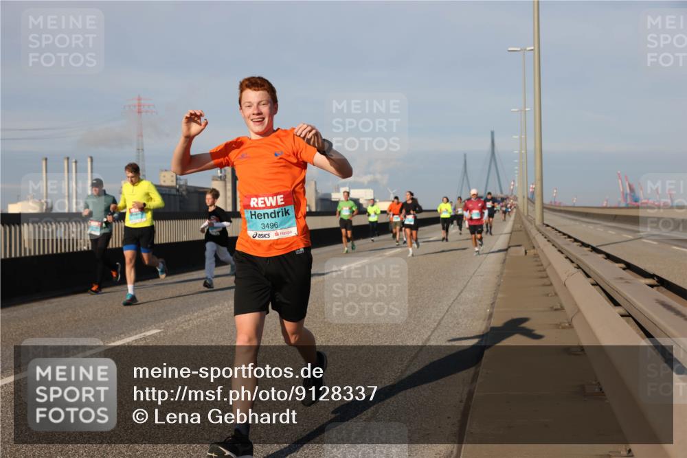 03.10.2025 - Köhlbrandbrückenlauf Lena Gebhardt http://msf.ph/oto/9128337 03.10.2025 09:48:12 Position 2 3496 meine-sportfotos.de