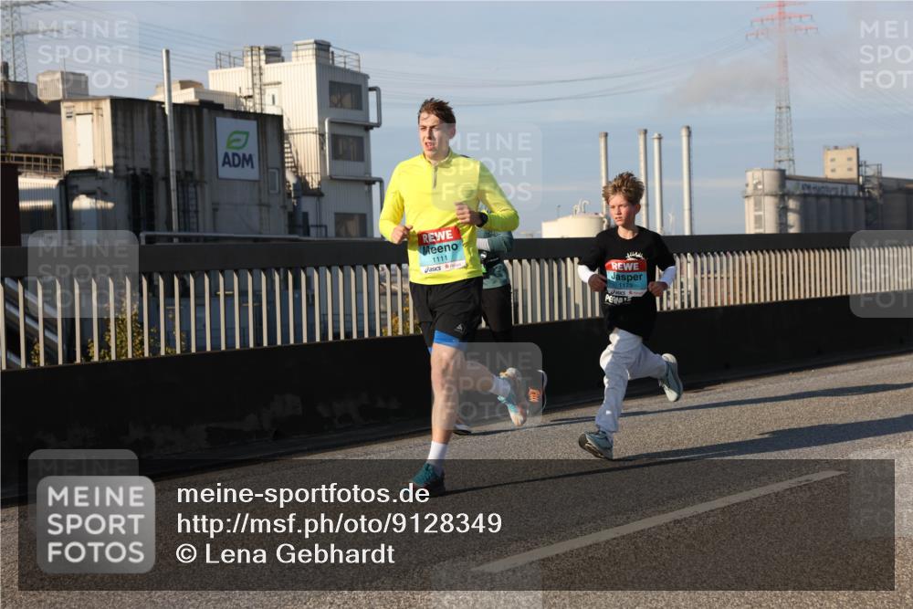 03.10.2025 - Köhlbrandbrückenlauf Lena Gebhardt http://msf.ph/oto/9128349 03.10.2025 09:48:13 Position 2 1111, 1173 meine-sportfotos.de