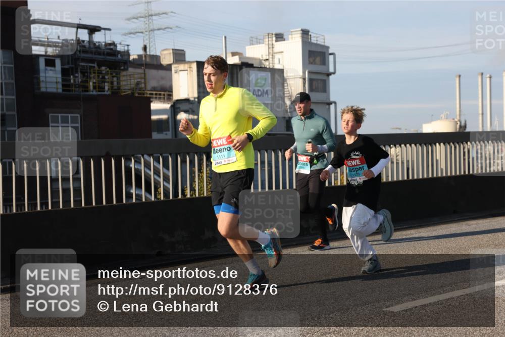 03.10.2025 - Köhlbrandbrückenlauf Lena Gebhardt http://msf.ph/oto/9128376 03.10.2025 09:48:13 Position 2 1111, 417, 1359, 1173 meine-sportfotos.de