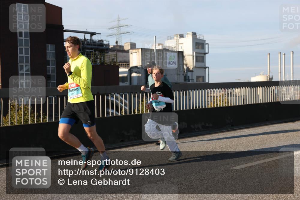 03.10.2025 - Köhlbrandbrückenlauf Lena Gebhardt http://msf.ph/oto/9128403 03.10.2025 09:48:14 Position 2 1111, 1173 meine-sportfotos.de