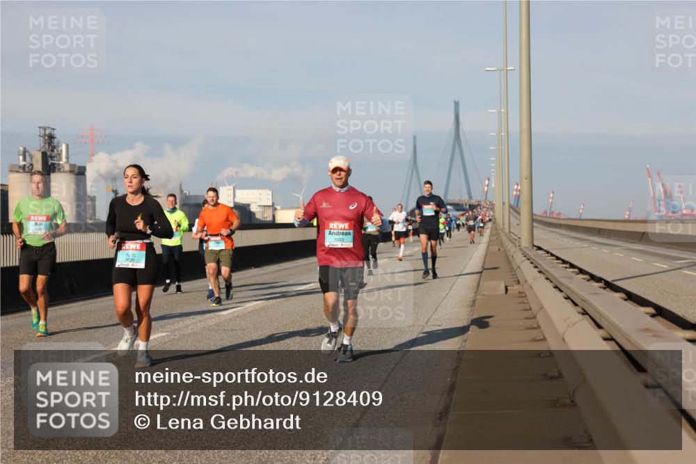 03.10.2025 - Köhlbrandbrückenlauf Lena Gebhardt http://msf.ph/oto/9128409 03.10.2025 09:48:15 Position 2 1080, 3825, 1033 meine-sportfotos.de