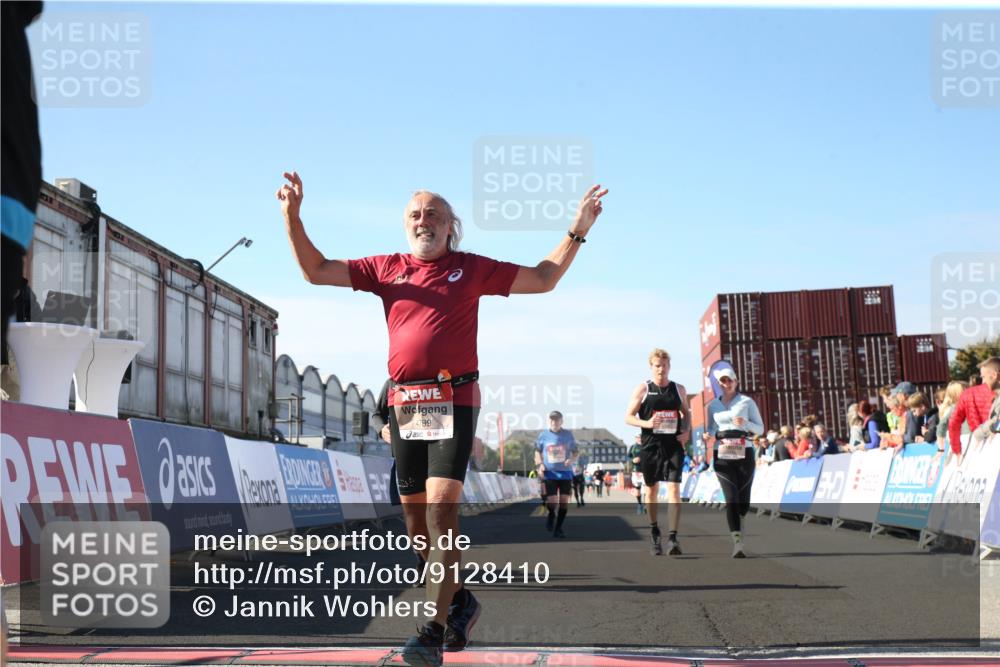 03.10.2025 - Köhlbrandbrückenlauf Jannik Wohlers http://msf.ph/oto/9128410 03.10.2025 13:39:22 Ziel 4531, 4789, 5111, 5741, 5745, 5766, 5988, 5989, 5998, 6560 meine-sportfotos.de