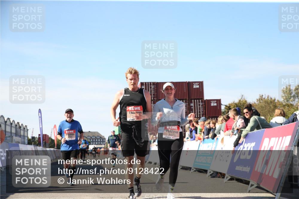 03.10.2025 - Köhlbrandbrückenlauf Jannik Wohlers http://msf.ph/oto/9128422 03.10.2025 13:39:24 Ziel 4531, 4789, 5111, 5135, 5741, 5745, 5766, 5988, 5989, 5991, 5998, 6560 meine-sportfotos.de