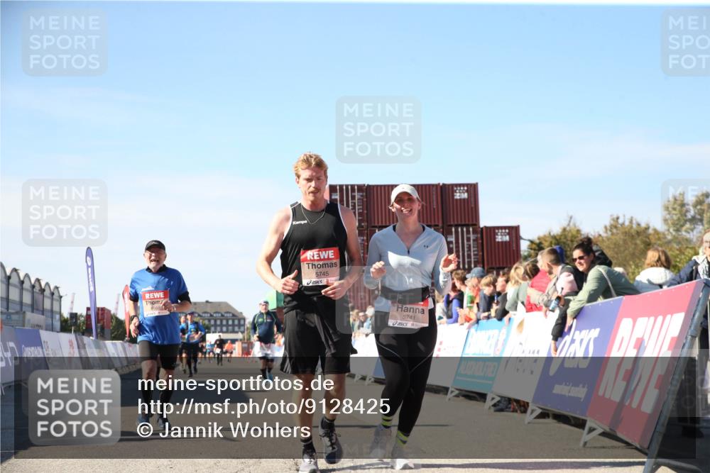 03.10.2025 - Köhlbrandbrückenlauf Jannik Wohlers http://msf.ph/oto/9128425 03.10.2025 13:39:24 Ziel 4531, 4789, 5111, 5135, 5741, 5745, 5766, 5988, 5989, 5991, 5998, 6560 meine-sportfotos.de