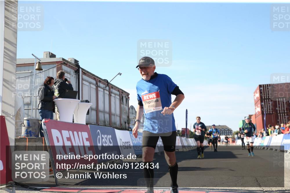 03.10.2025 - Köhlbrandbrückenlauf Jannik Wohlers http://msf.ph/oto/9128434 03.10.2025 13:39:26 Ziel 4789, 5111, 5135, 5444, 5741, 5745, 5766, 5988, 5989, 5991, 5998, 6259, 6560 meine-sportfotos.de