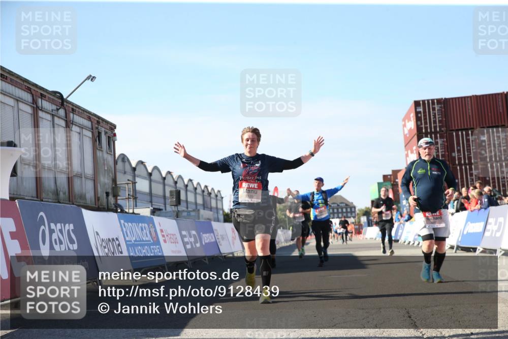 03.10.2025 - Köhlbrandbrückenlauf Jannik Wohlers http://msf.ph/oto/9128439 03.10.2025 13:39:29 Ziel 4621, 4789, 5135, 5176, 5444, 5741, 5745, 5988, 5989, 5991, 5998, 6259, 6560 meine-sportfotos.de