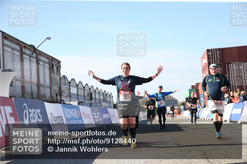 03.10.2025 - Köhlbrandbrückenlauf Jannik Wohlers http://msf.ph/oto/9128440 03.10.2025 13:39:29 Ziel 4621, 4789, 5135, 5176, 5444, 5741, 5745, 5988, 5989, 5991, 5998, 6259, 6560 meine-sportfotos.de