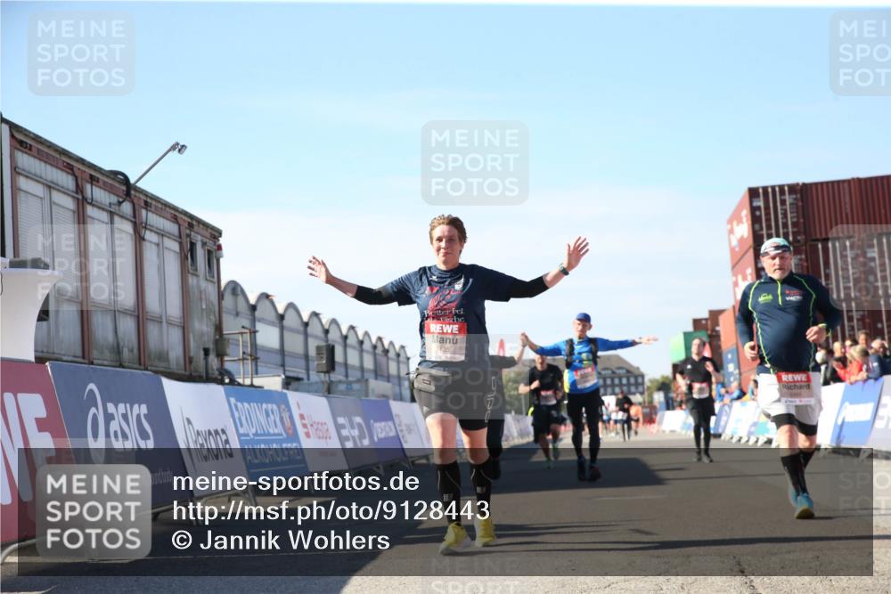 03.10.2025 - Köhlbrandbrückenlauf Jannik Wohlers http://msf.ph/oto/9128443 03.10.2025 13:39:29 Ziel 4621, 4789, 5135, 5176, 5444, 5741, 5745, 5988, 5989, 5991, 5998, 6259, 6560 meine-sportfotos.de