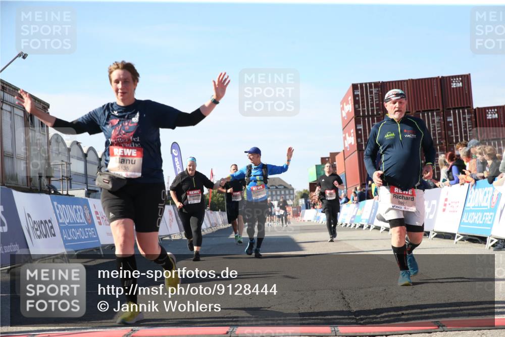 03.10.2025 - Köhlbrandbrückenlauf Jannik Wohlers http://msf.ph/oto/9128444 03.10.2025 13:39:30 Ziel 4621, 4789, 5135, 5176, 5444, 5741, 5745, 5988, 5989, 5991, 5998, 6259, 6560 meine-sportfotos.de