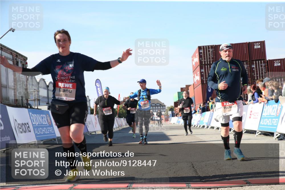 03.10.2025 - Köhlbrandbrückenlauf Jannik Wohlers http://msf.ph/oto/9128447 03.10.2025 13:39:30 Ziel 4621, 4789, 5135, 5176, 5444, 5741, 5745, 5988, 5989, 5991, 5998, 6259, 6560 meine-sportfotos.de
