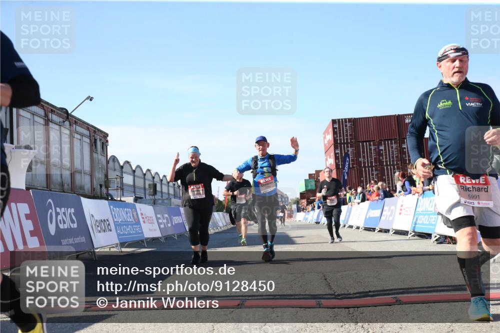 03.10.2025 - Köhlbrandbrückenlauf Jannik Wohlers http://msf.ph/oto/9128450 03.10.2025 13:39:32 Ziel 4621, 5135, 5176, 5444, 5741, 5745, 5991, 5998, 6259, 6560 meine-sportfotos.de