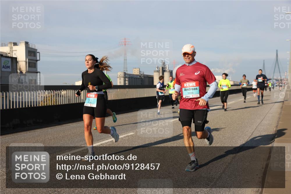 03.10.2025 - Köhlbrandbrückenlauf Lena Gebhardt http://msf.ph/oto/9128457 03.10.2025 09:48:16 Position 2 825, 1033 meine-sportfotos.de
