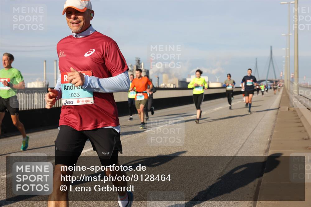 03.10.2025 - Köhlbrandbrückenlauf Lena Gebhardt http://msf.ph/oto/9128464 03.10.2025 09:48:17 Position 2 1033 meine-sportfotos.de