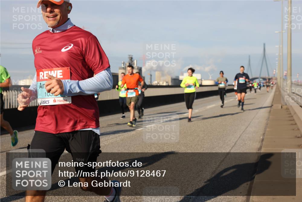 03.10.2025 - Köhlbrandbrückenlauf Lena Gebhardt http://msf.ph/oto/9128467 03.10.2025 09:48:17 Position 2 1050 meine-sportfotos.de