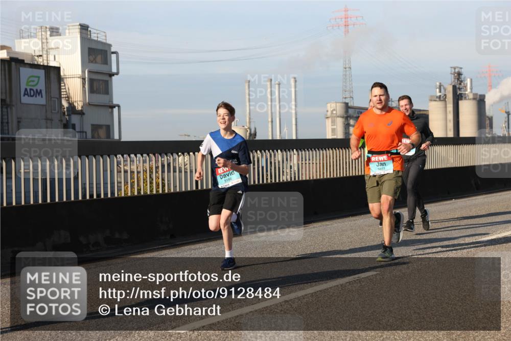 03.10.2025 - Köhlbrandbrückenlauf Lena Gebhardt http://msf.ph/oto/9128484 03.10.2025 09:48:18 Position 2 3196, 1622 meine-sportfotos.de
