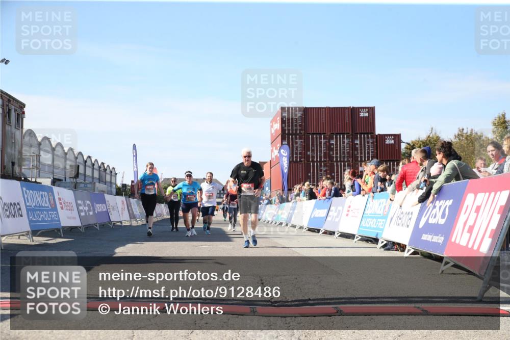 03.10.2025 - Köhlbrandbrückenlauf Jannik Wohlers http://msf.ph/oto/9128486 03.10.2025 13:39:49 Ziel 5264, 5484, 5508, 5565, 5566, 6399, 6400, 6401, 6403 meine-sportfotos.de
