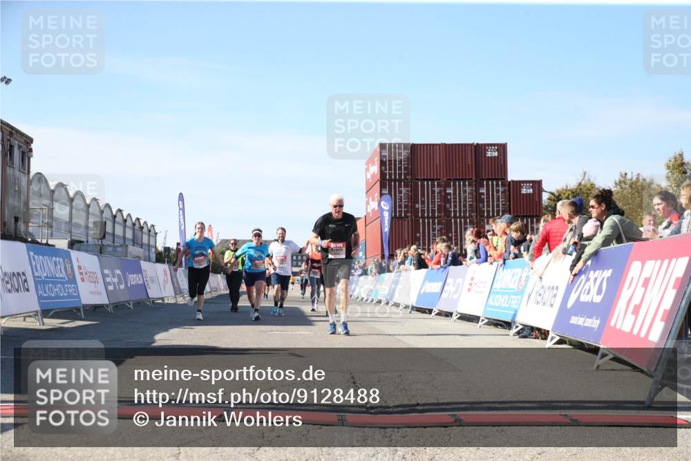 03.10.2025 - Köhlbrandbrückenlauf Jannik Wohlers http://msf.ph/oto/9128488 03.10.2025 13:39:49 Ziel 5264, 5484, 5508, 5565, 5566, 6399, 6400, 6401, 6403 meine-sportfotos.de