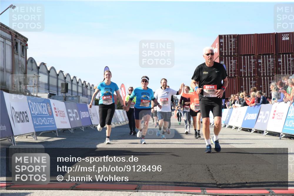 03.10.2025 - Köhlbrandbrückenlauf Jannik Wohlers http://msf.ph/oto/9128496 03.10.2025 13:39:50 Ziel 5264, 5484, 5508, 5565, 5566, 6399, 6400, 6401, 6403 meine-sportfotos.de