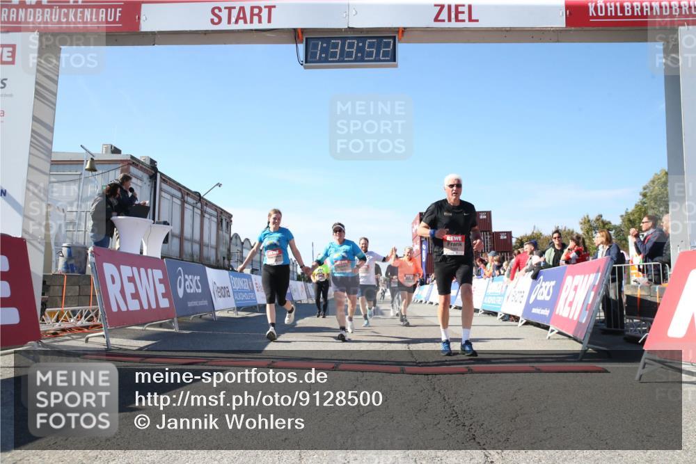 03.10.2025 - Köhlbrandbrückenlauf Jannik Wohlers http://msf.ph/oto/9128500 03.10.2025 13:39:52 Ziel 5264, 5484, 5487, 5508, 5565, 5566, 6399, 6400, 6401, 6403 meine-sportfotos.de