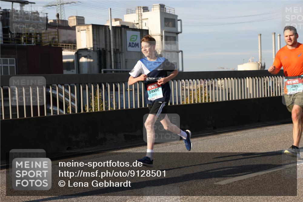 03.10.2025 - Köhlbrandbrückenlauf Lena Gebhardt http://msf.ph/oto/9128501 03.10.2025 09:48:18 Position 2 3196, 1622 meine-sportfotos.de