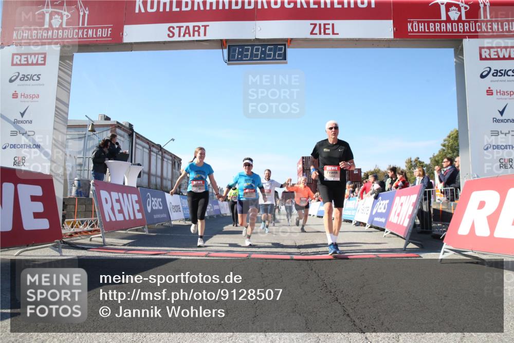 03.10.2025 - Köhlbrandbrückenlauf Jannik Wohlers http://msf.ph/oto/9128507 03.10.2025 13:39:53 Ziel 5264, 5484, 5487, 5508, 5565, 5566, 6399, 6400, 6401, 6403, 6522 meine-sportfotos.de