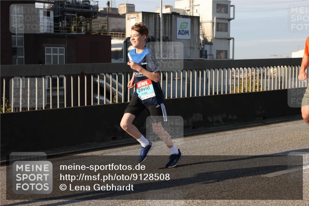 03.10.2025 - Köhlbrandbrückenlauf Lena Gebhardt http://msf.ph/oto/9128508 03.10.2025 09:48:19 Position 2 3196 meine-sportfotos.de