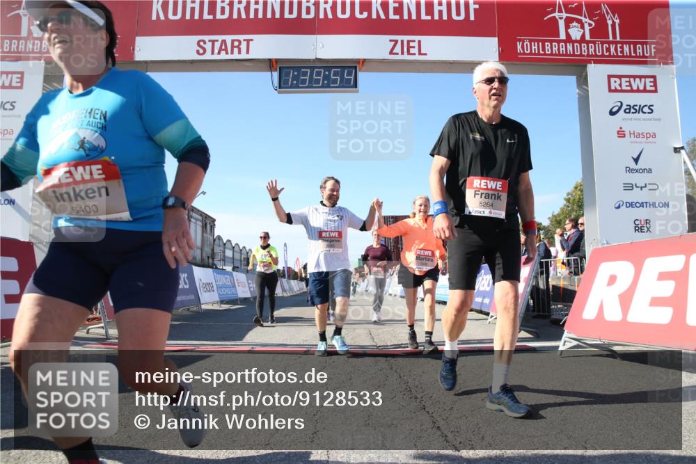 03.10.2025 - Köhlbrandbrückenlauf Jannik Wohlers http://msf.ph/oto/9128533 03.10.2025 13:39:55 Ziel 5264, 5484, 5487, 5508, 5565, 5566, 5831, 5832, 5835, 6399, 6400, 6401, 6403, 6522 meine-sportfotos.de