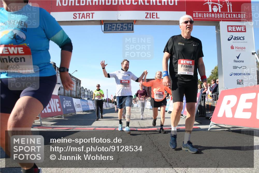 03.10.2025 - Köhlbrandbrückenlauf Jannik Wohlers http://msf.ph/oto/9128534 03.10.2025 13:39:55 Ziel 5264, 5484, 5487, 5508, 5565, 5566, 5831, 5832, 5835, 6399, 6400, 6401, 6403, 6522 meine-sportfotos.de