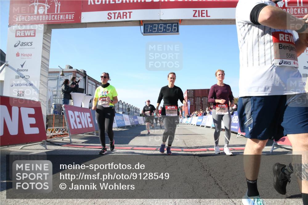 03.10.2025 - Köhlbrandbrückenlauf Jannik Wohlers http://msf.ph/oto/9128549 03.10.2025 13:39:56 Ziel 5264, 5484, 5487, 5565, 5566, 5831, 5832, 5835, 6399, 6400, 6401, 6403, 6522 meine-sportfotos.de