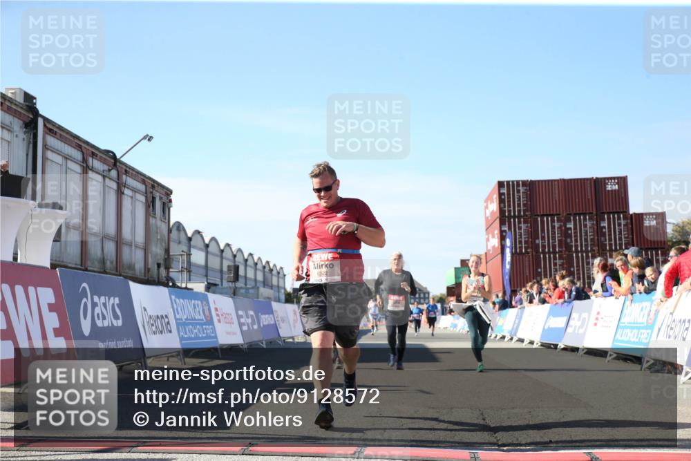 03.10.2025 - Köhlbrandbrückenlauf Jannik Wohlers http://msf.ph/oto/9128572 03.10.2025 13:39:59 Ziel 5264, 5484, 5487, 5565, 5566, 5831, 5832, 5835, 6399, 6400, 6401, 6403, 6522 meine-sportfotos.de