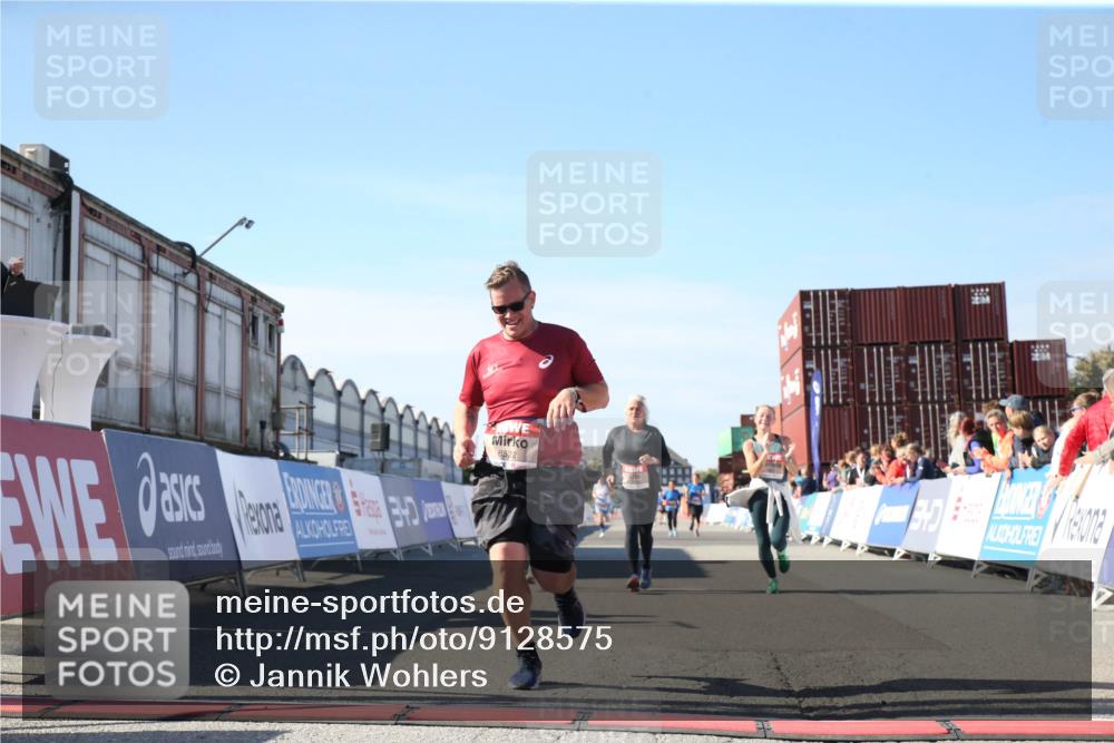 03.10.2025 - Köhlbrandbrückenlauf Jannik Wohlers http://msf.ph/oto/9128575 03.10.2025 13:40:00 Ziel 5264, 5484, 5487, 5565, 5566, 5831, 5832, 5835, 6399, 6400, 6401, 6403, 6522 meine-sportfotos.de