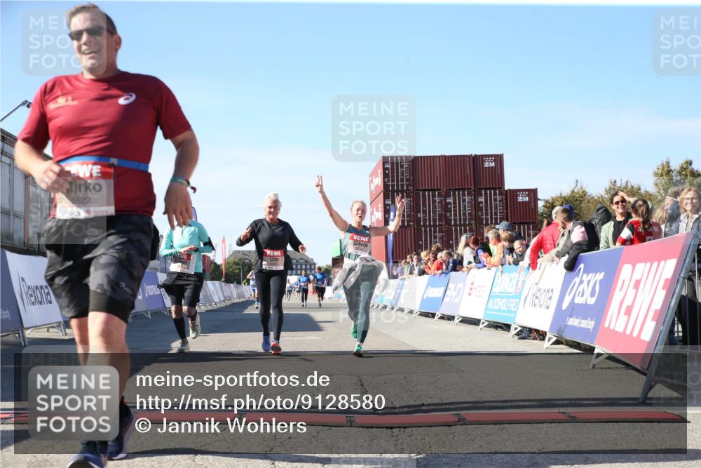 03.10.2025 - Köhlbrandbrückenlauf Jannik Wohlers http://msf.ph/oto/9128580 03.10.2025 13:40:00 Ziel 5264, 5484, 5487, 5565, 5566, 5831, 5832, 5835, 6399, 6400, 6401, 6403, 6522 meine-sportfotos.de