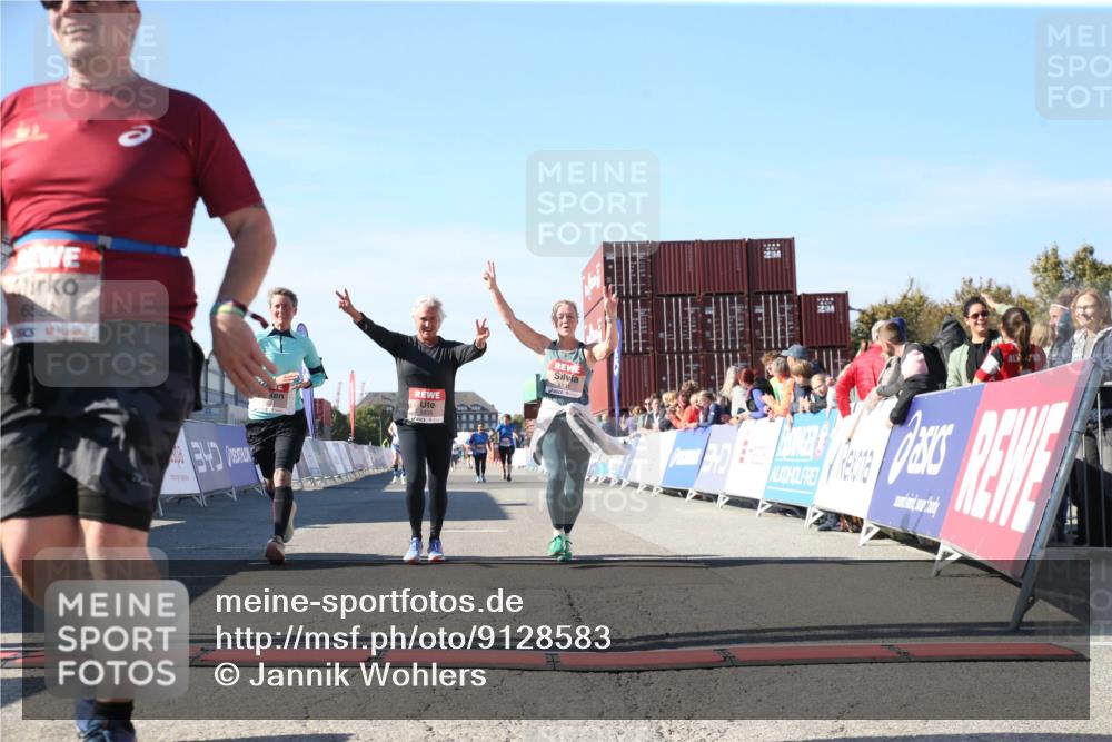 03.10.2025 - Köhlbrandbrückenlauf Jannik Wohlers http://msf.ph/oto/9128583 03.10.2025 13:40:01 Ziel 5264, 5484, 5487, 5565, 5566, 5831, 5832, 5835, 6399, 6400, 6401, 6403, 6522 meine-sportfotos.de