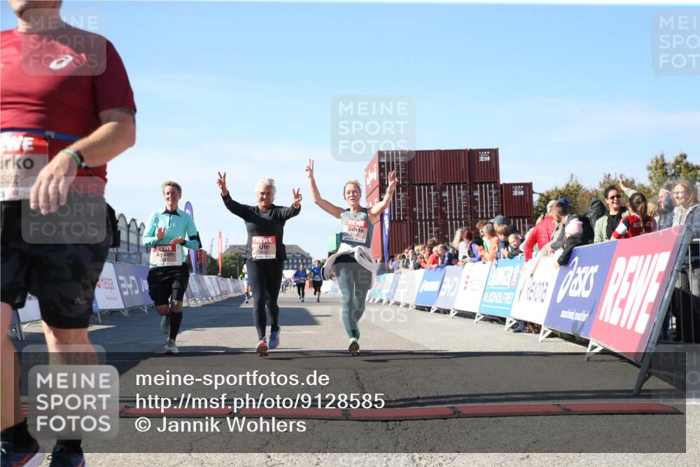03.10.2025 - Köhlbrandbrückenlauf Jannik Wohlers http://msf.ph/oto/9128585 03.10.2025 13:40:01 Ziel 5264, 5484, 5487, 5565, 5566, 5831, 5832, 5835, 6399, 6400, 6401, 6403, 6522 meine-sportfotos.de