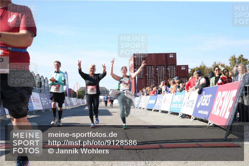 03.10.2025 - Köhlbrandbrückenlauf Jannik Wohlers http://msf.ph/oto/9128586 03.10.2025 13:40:01 Ziel 5264, 5484, 5487, 5565, 5566, 5831, 5832, 5835, 6399, 6400, 6401, 6403, 6522 meine-sportfotos.de