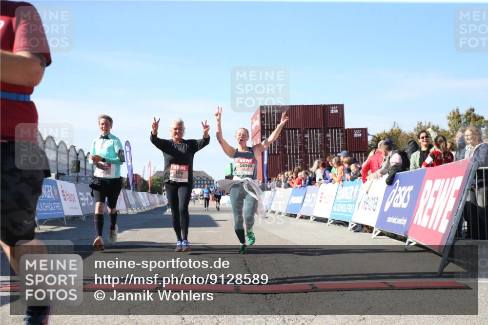 03.10.2025 - Köhlbrandbrückenlauf Jannik Wohlers http://msf.ph/oto/9128589 03.10.2025 13:40:01 Ziel 5264, 5484, 5487, 5565, 5566, 5831, 5832, 5835, 6399, 6400, 6401, 6403, 6522 meine-sportfotos.de