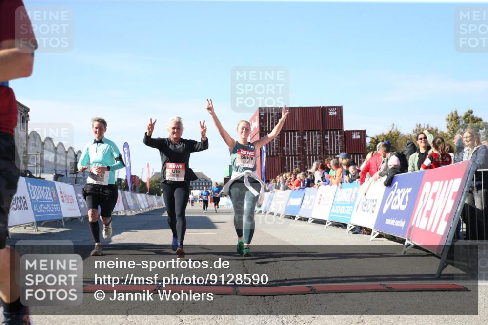 03.10.2025 - Köhlbrandbrückenlauf Jannik Wohlers http://msf.ph/oto/9128590 03.10.2025 13:40:01 Ziel 5264, 5484, 5487, 5565, 5566, 5831, 5832, 5835, 6399, 6400, 6401, 6403, 6522 meine-sportfotos.de
