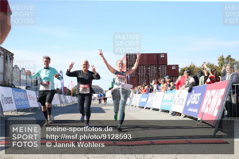 03.10.2025 - Köhlbrandbrückenlauf Jannik Wohlers http://msf.ph/oto/9128593 03.10.2025 13:40:01 Ziel 5264, 5484, 5487, 5565, 5566, 5831, 5832, 5835, 6399, 6400, 6401, 6403, 6522 meine-sportfotos.de