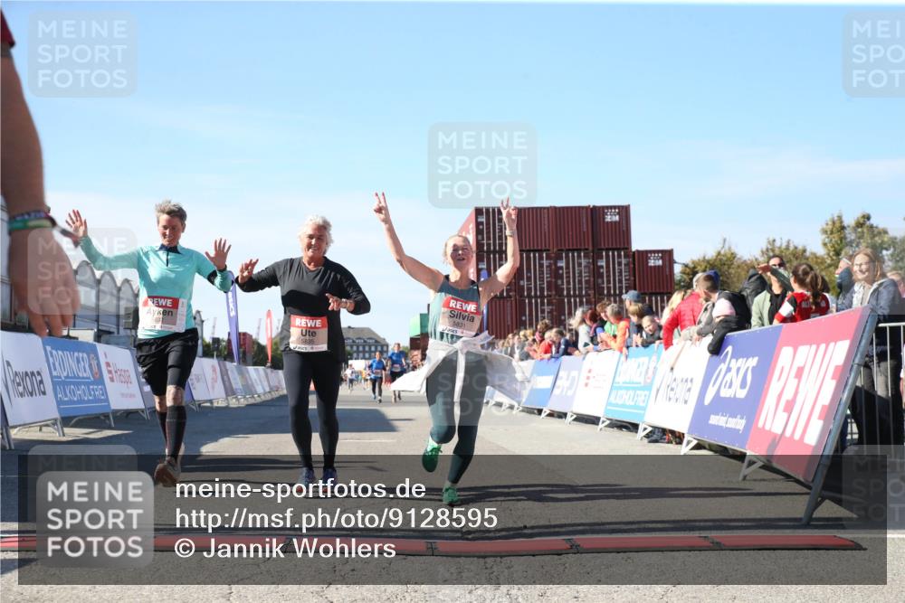 03.10.2025 - Köhlbrandbrückenlauf Jannik Wohlers http://msf.ph/oto/9128595 03.10.2025 13:40:01 Ziel 5264, 5484, 5487, 5565, 5566, 5831, 5832, 5835, 6399, 6400, 6401, 6403, 6522 meine-sportfotos.de