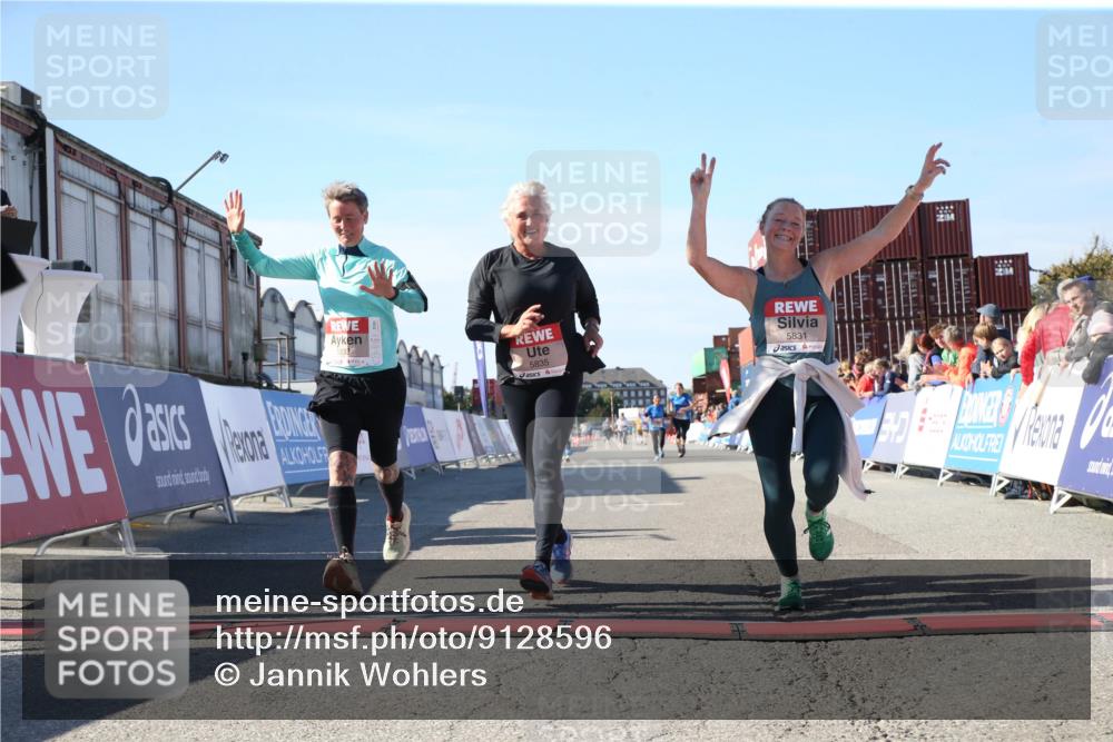 03.10.2025 - Köhlbrandbrückenlauf Jannik Wohlers http://msf.ph/oto/9128596 03.10.2025 13:40:02 Ziel 5484, 5487, 5565, 5566, 5831, 5832, 5835, 5990, 6399, 6400, 6401, 6403, 6522 meine-sportfotos.de