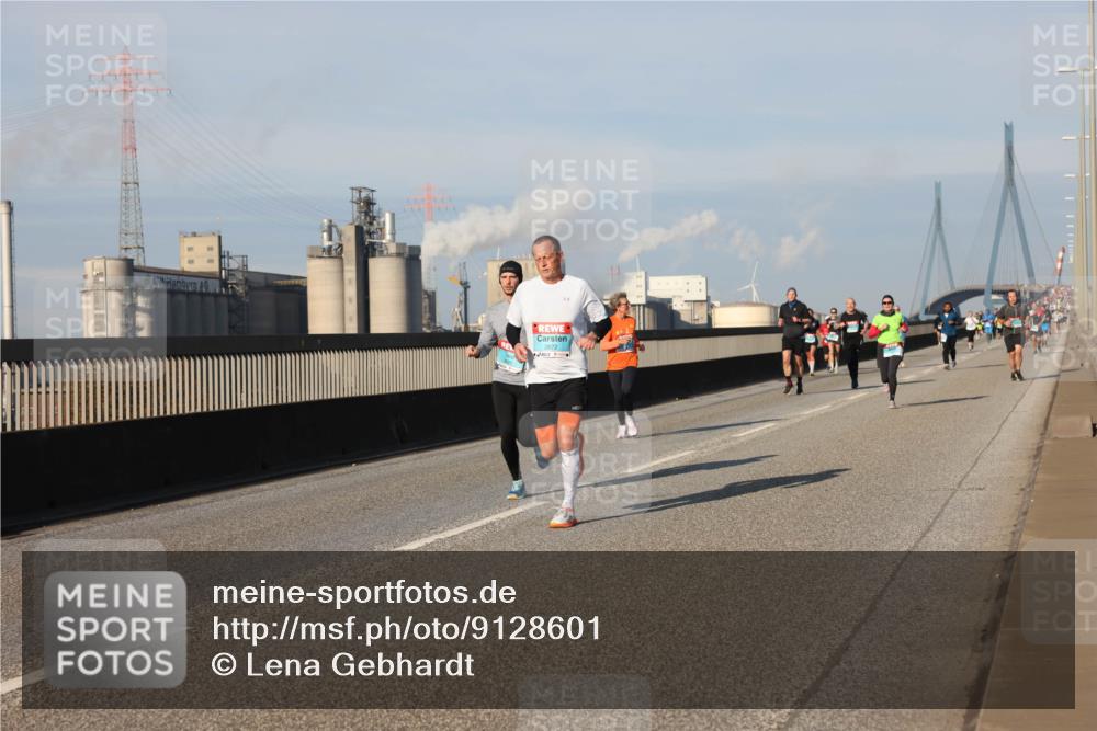 03.10.2025 - Köhlbrandbrückenlauf Lena Gebhardt http://msf.ph/oto/9128601 03.10.2025 09:48:23 Position 2  meine-sportfotos.de